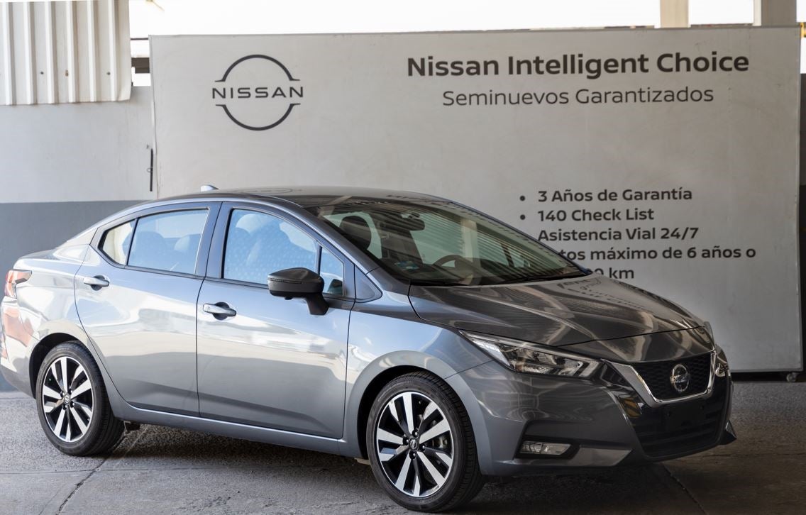2022 Nissan VERSA 4 PTS PLATINUM CVT AAC AUT VE PIEL GPS F LED RA-17